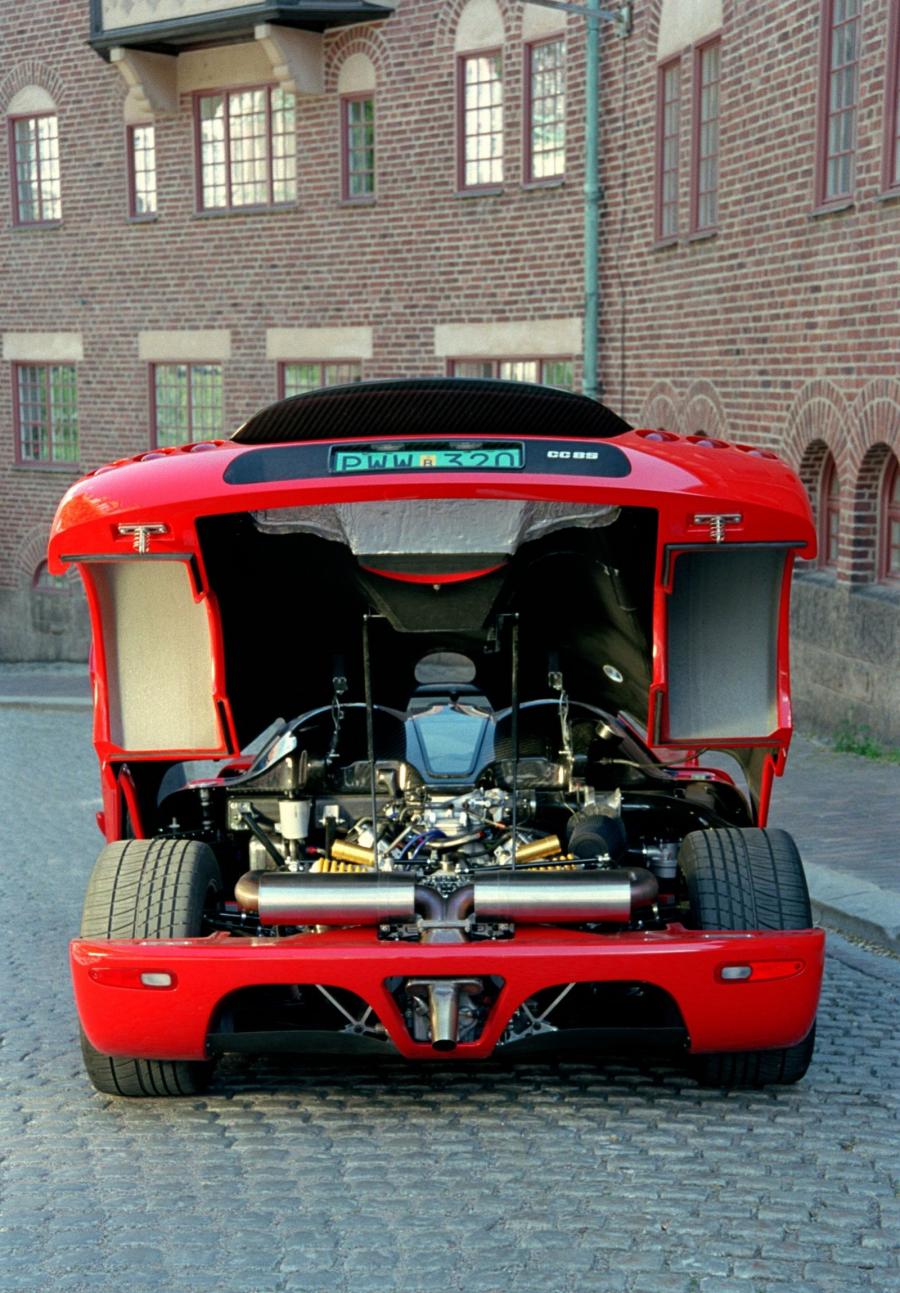 Моторный отсек Koenigsegg CC8S (7001) 2002 года  (фото 2 из 13)
